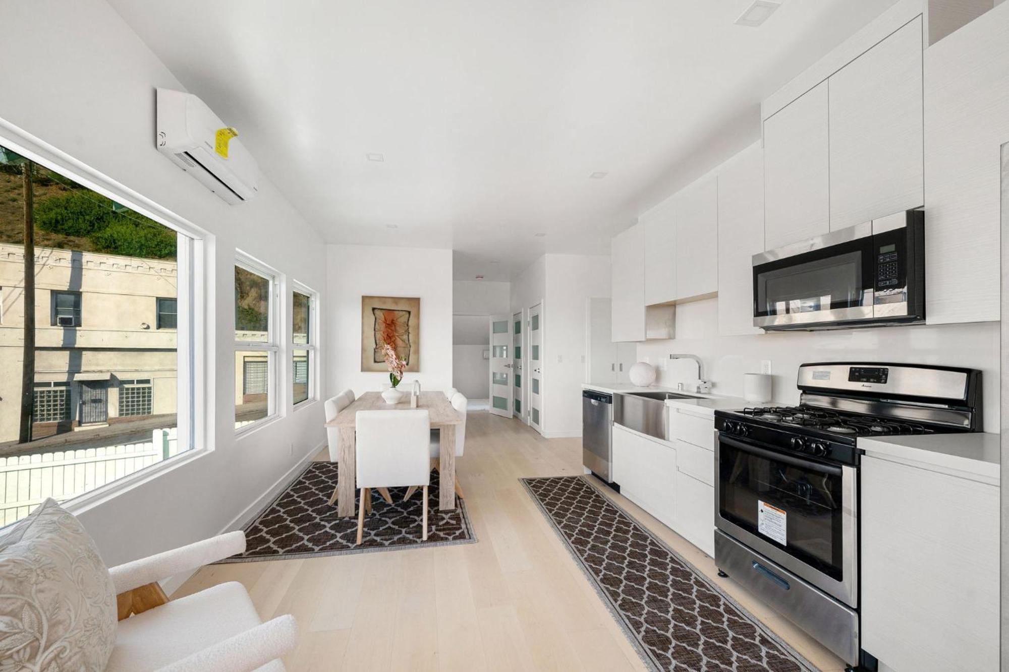 Pacific Coast Suites - Oceanfront Living — Photos 2